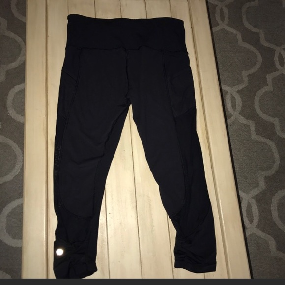 Lululemon capris size 12 - Picture 4 of 4